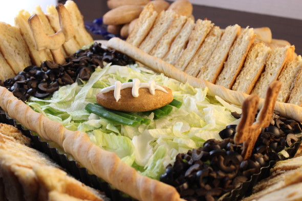 How to make a STADIUM out of snacks! Perfect for Super Bowl! How to make a STADIUM out of snacks! Perfect for Super Bowl!
