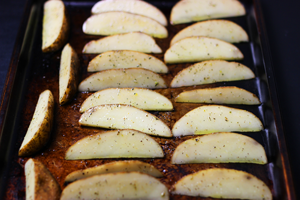 Ovenbaked Truffled Potato Wedges--click for recipe from Spiced!Oven-baked Truffled Potato Wedges--from Spicedblog.com!