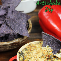 Healthy Spinach Artichoke Dip from spciedblog.com #healthy #spinachartichoke #greekyogurt #chobani