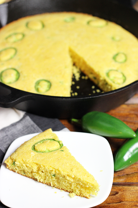 Delicious Jalapeno Cornbread from spicedblog.com #jalapeno #cornbread