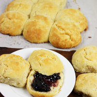Old Fashioned Buttermilk Biscuit from Spicedblog.com #biscuit