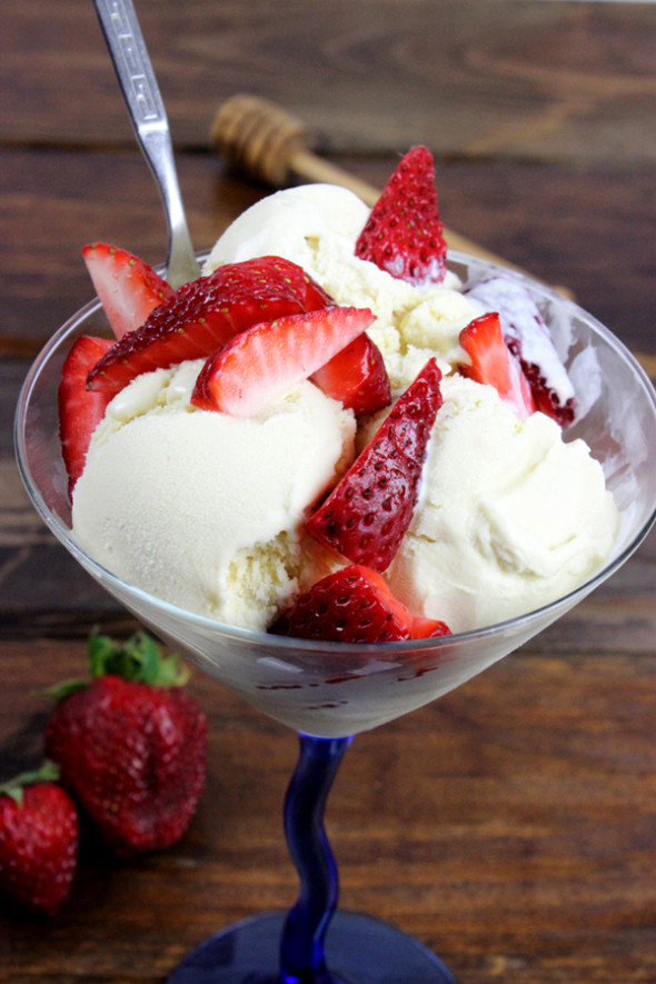 MUST. MAKE. THIS. Honey Ice Cream from spicedblog.com #summer #icecream #honey