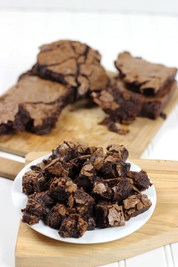 PERFECT FOR FATHER'S DAY! Gooey Brownies #FathersDay #chocolate #brownie