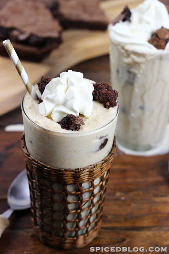 PERFECT FOR FATHER'S DAY! Peanut Butter + Brownie Chunk Milkshake #FathersDay #milkshake #chocolate #brownie #peanutbutter