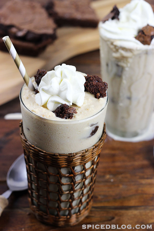 PERFECT FOR FATHER'S DAY! Peanut Butter + Brownie Chunk Milkshake #FathersDay #milkshake #chocolate #brownie #peanutbutter