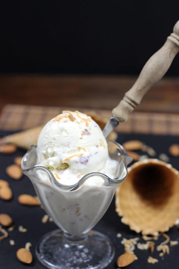 Roasted Almond Coconut Ice Cream #almond #coconut