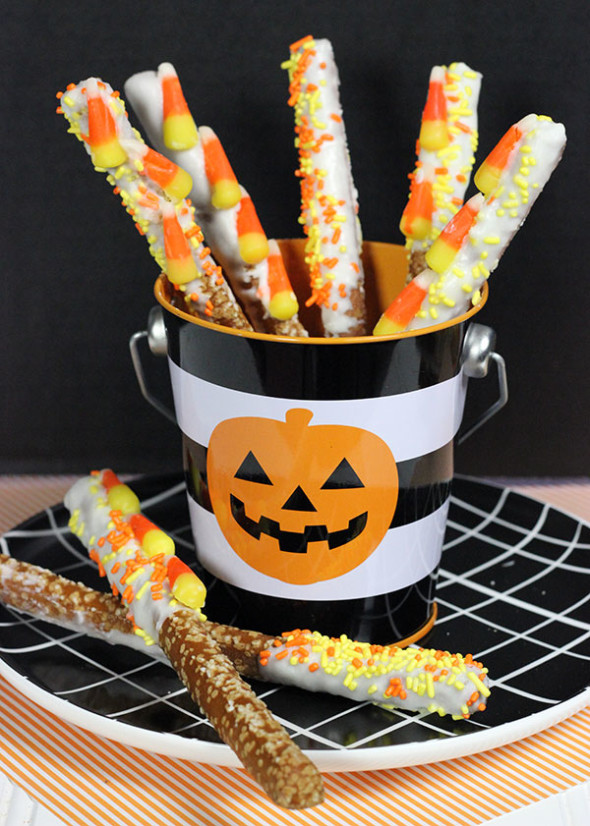 Easy Halloween Treat!! Candy Corn Pretzel Sticks