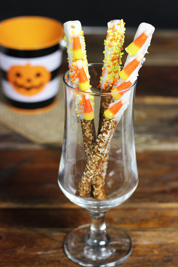 Easy Halloween Treat!! Candy Corn Pretzel Sticks