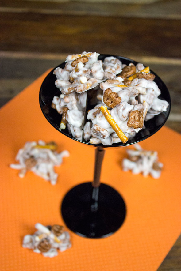 EASY HALLOWEEN TREAT IDEA!! Count Chocula Cereal Clusters