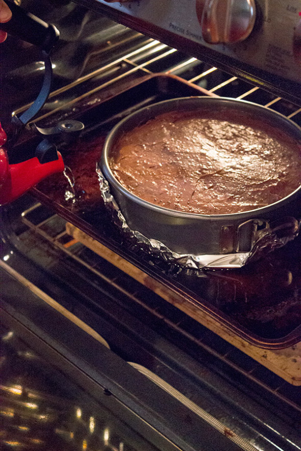 How to create a water bath for cheesecakes