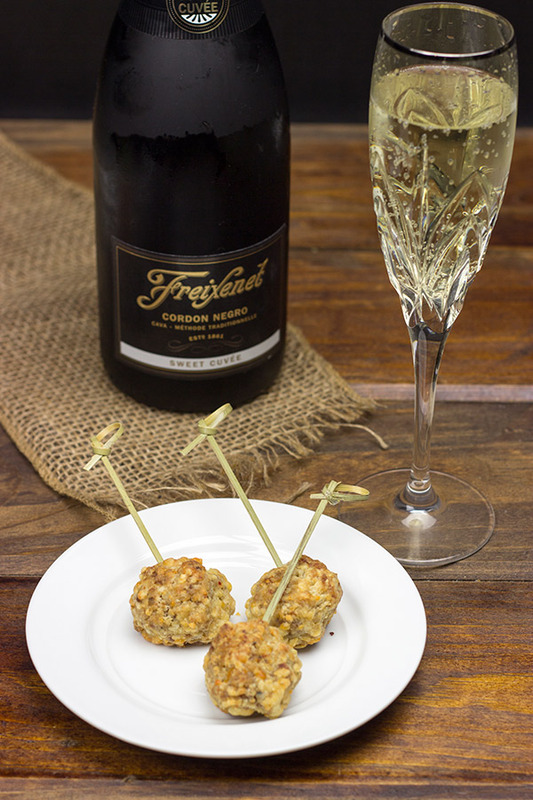 Spicy Sausage & Cheese Balls: An easy and delicious appetizer for your holiday parties!