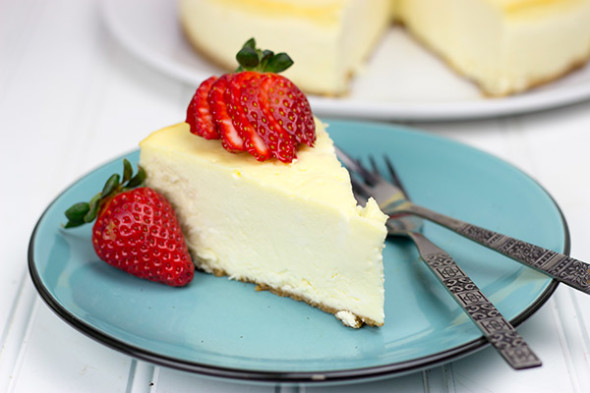 Classic Cheesecake with Graham Cracker Crust | Spicedblog.com