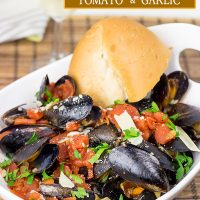 Steamed Mussels with Tomato and Garlic