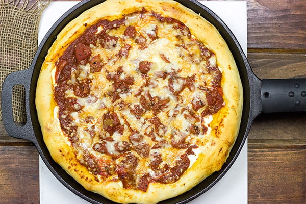 Deep Dish Skillet Pizza | Spicedblog.com