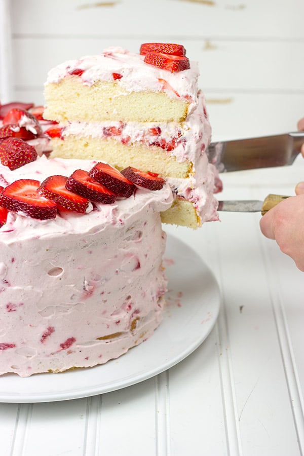 Fresh Strawberry Cake | This cake features loads of fresh strawberries and a light whipped cream topping. It's PERFECT for summer!!