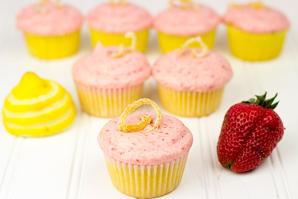 Strawberry Lemonade Cupcakes: These cupcakes are loaded with fresh strawberries and lemon juice to create the perfect summer dessert!