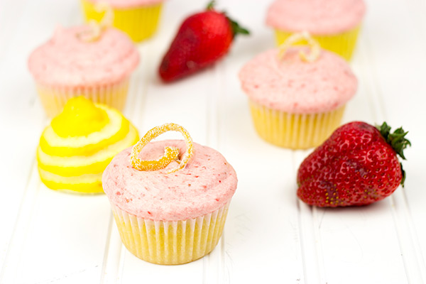 Strawberry Lemonade Cupcakes: These cupcakes are loaded with fresh strawberries and lemon juice to create the perfect summer dessert!