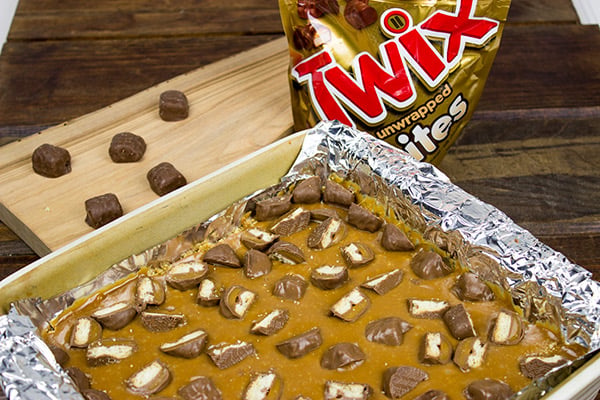 4 Layer Twix Dessert Bars: These bars are chocolatey, caramely and perfect for summer!