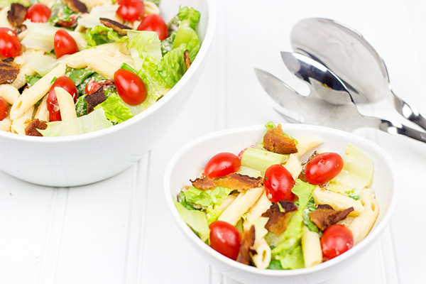 BLT Salad Pasta: Tastes just like your favorite summer sandwich...just in pasta salad form! Perfect for summer barbecues!