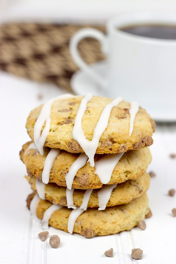 Crispy, crumbly and drizzled with a cinnamon glaze, these Cinnamon Roll Tea Cookies are a delicious partner to your morning coffee or afternoon tea!