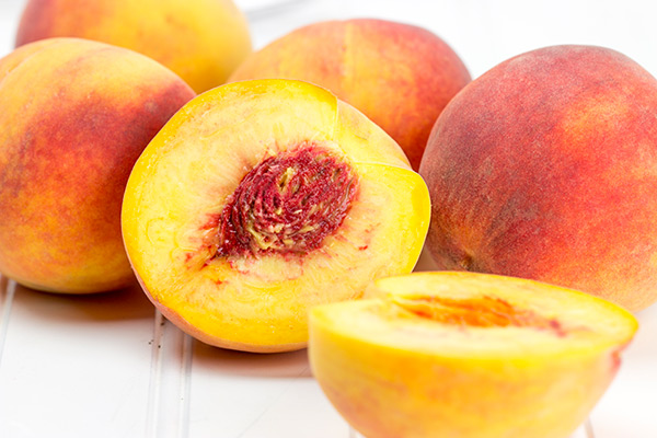 This Peach Crumble Bread is loaded with diced peaches and topped with a brown sugar cinnamon crumble. A slice of this bread is the perfect way to start a warm summer morning! #WalmartProduce