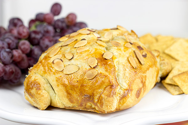This Pastry Wrapped Brie with Roasted Grapes is a fun and easy appetizer that's sure to impress your family and friends! #ad #WalmartProduce