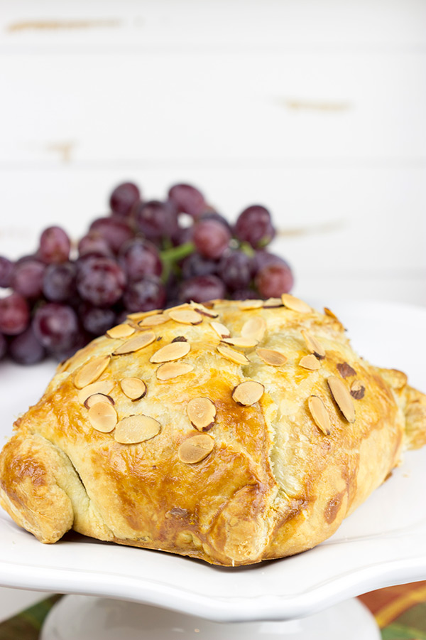 This Pastry Wrapped Brie with Roasted Grapes is a fun and easy appetizer that's sure to impress your family and friends! #ad #WalmartProduce