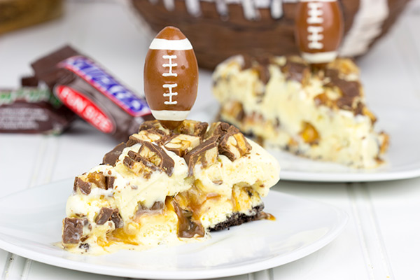 SNICKERS Ice Cream Pie: Layers of vanilla ice cream and chopped SNICKERS bars make this pie the perfect dessert for the 2nd half of the big game! #Chocolate4TheWin #shop