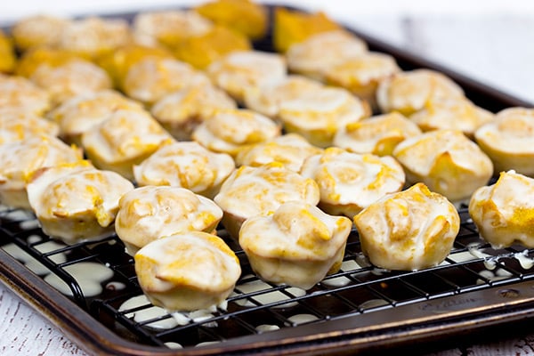 Celebrate Autumn with these quick and easy Baked Pumpkin Spice Donut Holes!