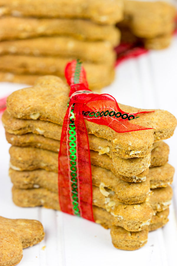 These Peanut Butter Oat Dog Bones are easy...and sure to get a high-five from your 4-legged friends! #EveryDayCare
