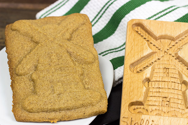 Thin, crunchy and spiced with all sorts of holiday seasonings, these Speculoos Cookies definitely deserve a spot on your holiday cookie plate!