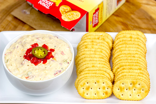 This quick and tasty Southern Pimento Cheese Dip is perfect for cocktail parties or just watching the big game! #WaysToWow