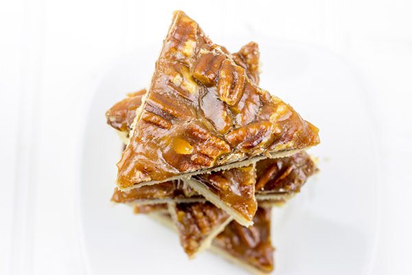 Soft shortbread cookies topped with gooey caramel and crunchy pecans. These Caramel Pecan Cookies are a winner!