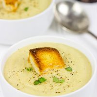 Seasoned with curry powder and cumin, a hot bowl of this Roasted Cauliflower Soup is the perfect lunch on cold winter day!