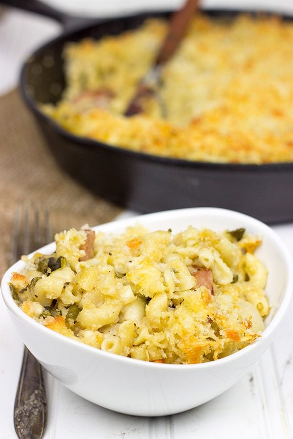 Forget boring mac and cheese! Make dinner exciting with this Roasted Poblano Mac and Cheese!