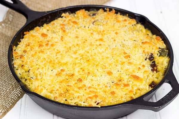 Forget boring mac and cheese! Make dinner exciting with this Roasted Poblano Mac and Cheese!