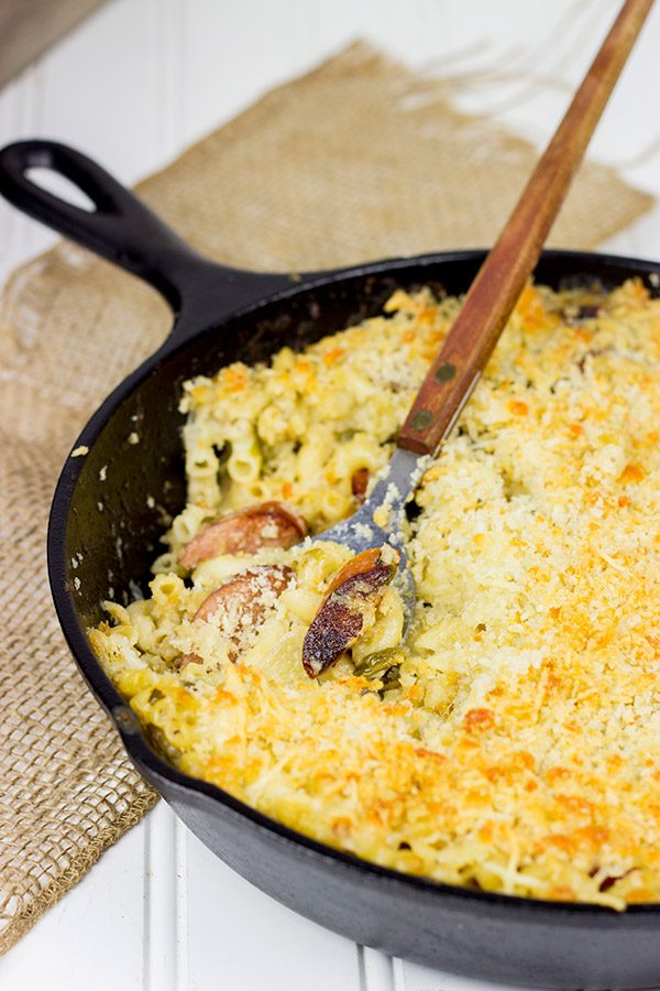 Forget boring mac and cheese! Make dinner exciting with this Roasted Poblano Mac and Cheese!