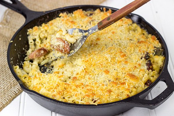 Forget boring mac and cheese! Make dinner exciting with this Roasted Poblano Mac and Cheese!