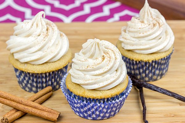 These Chai Tea Latte Cupcakes feature a tasty spiced cupcake topped with cinnamon cream cheese frosting...and they're delicious!!