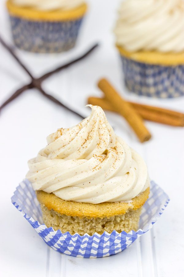 These Chai Tea Latte Cupcakes feature a tasty spiced cupcake topped with cinnamon cream cheese frosting...and they're delicious!!