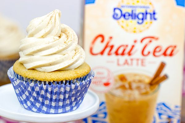 These Chai Tea Latte Cupcakes feature a tasty spiced cupcake topped with cinnamon cream cheese frosting...and they're delicious!!