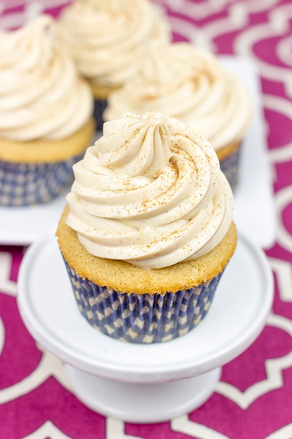 These Chai Tea Latte Cupcakes feature a tasty spiced cupcake topped with cinnamon cream cheese frosting...and they're delicious!!