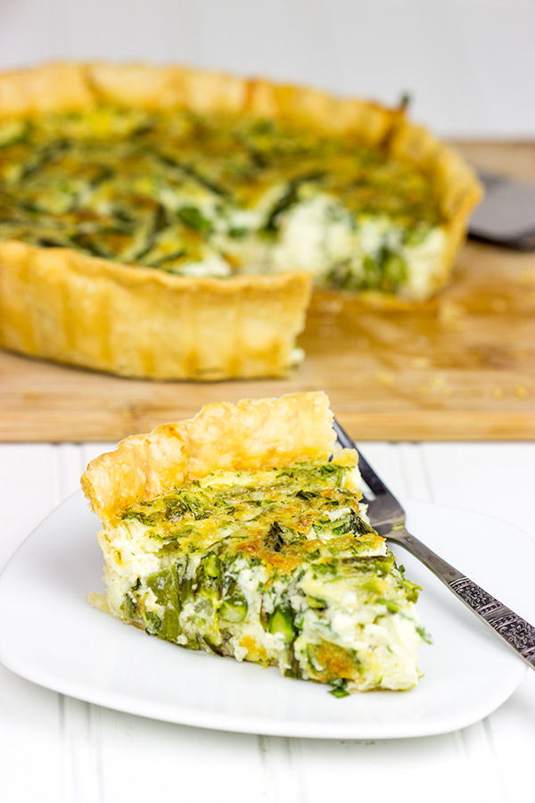 Mix up dinner tonight with this tasty Roasted Asparagus and Gruyere Quiche!