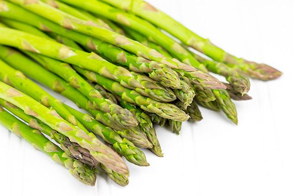 Mix up dinner tonight with this tasty Roasted Asparagus and Gruyere Quiche!