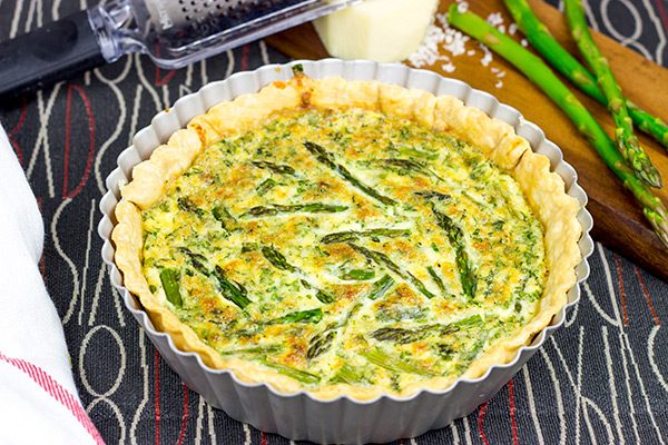 Mix up dinner tonight with this tasty Roasted Asparagus and Gruyere Quiche!