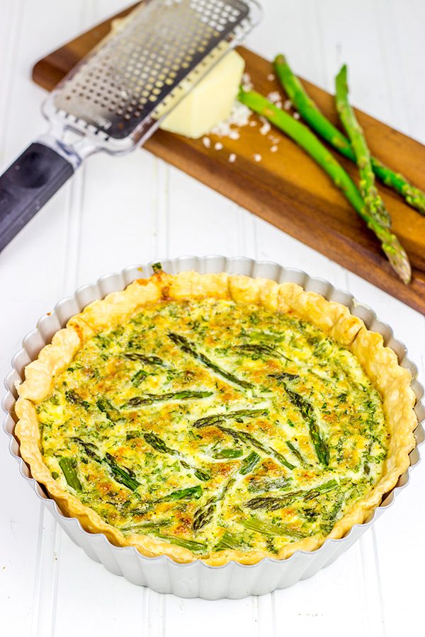Mix up dinner tonight with this tasty Roasted Asparagus and Gruyere Quiche!