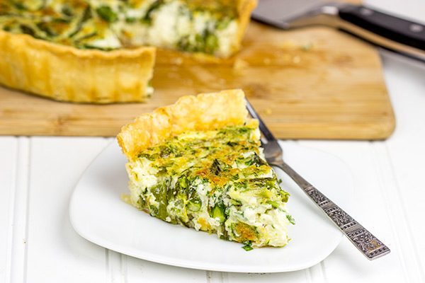 Mix up dinner tonight with this tasty Roasted Asparagus and Gruyere Quiche!