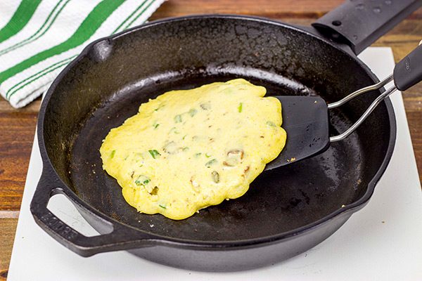 These Bacon Jalapeno Hoecakes are what happens when cornbread meets pancakes...and they're delicious!