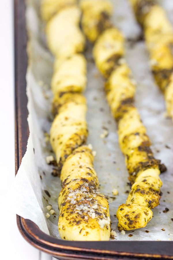 These Garlic Pesto Breadsticks are a fun and tasty snack...perfect for football games on cold winter weekends!