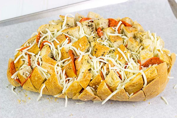 This Pepperoni Pizza Pull Apart Bread is darn good eats... especially when sports are on tv!